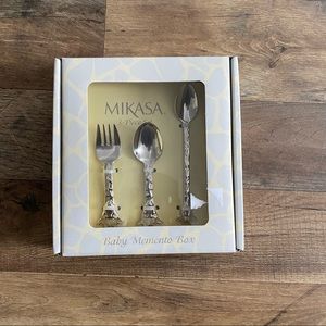 NIB mikasa • momento utensils